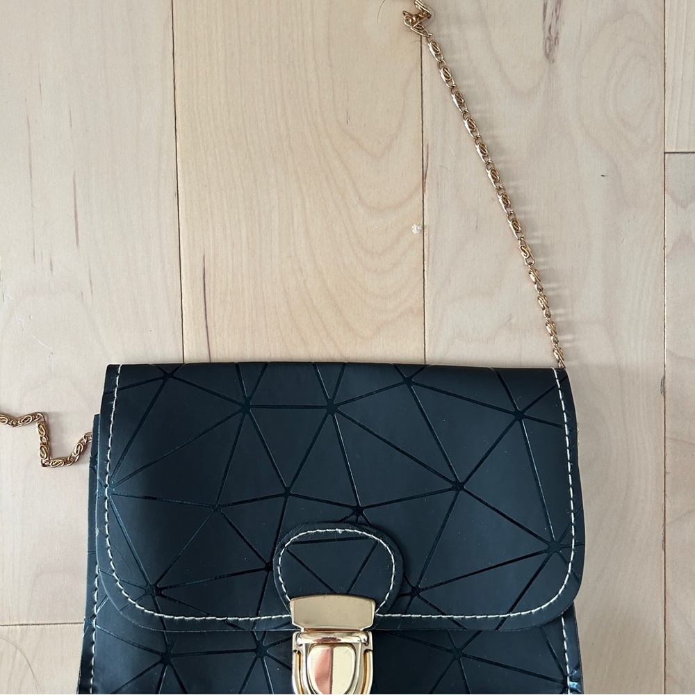 SHEIN Black and Gold Crossbody Purse - Picture 2 of 4